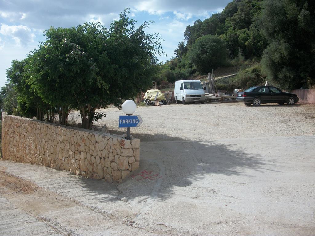 Dioni Studios&Apartments Poros  Esterno foto