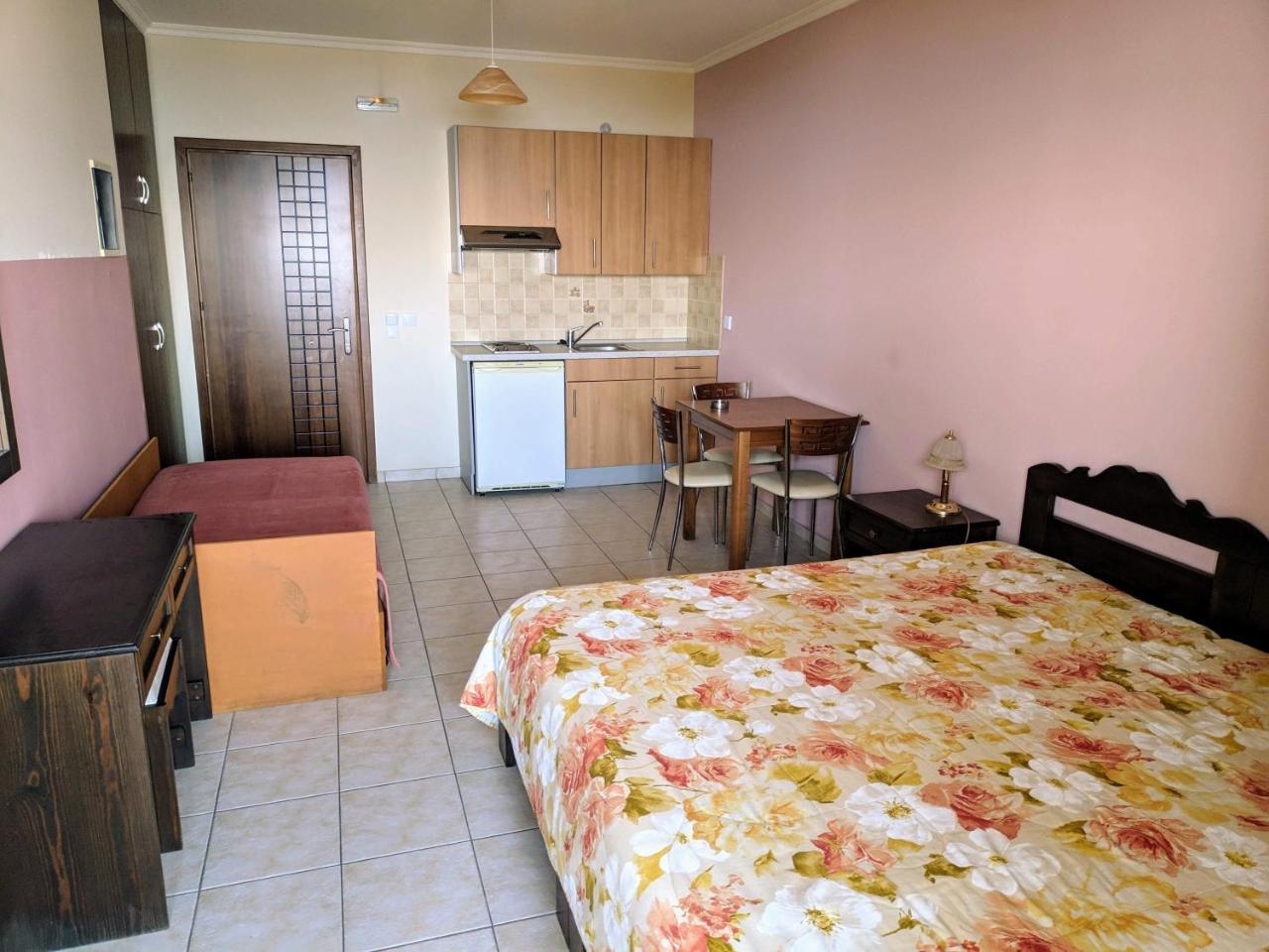 Dioni Studios&Apartments Poros  Esterno foto