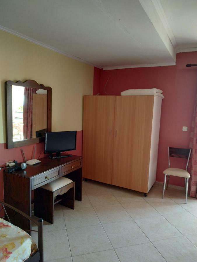 Dioni Studios&Apartments Poros  Esterno foto